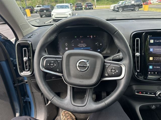 2023 Volvo XC40 B5 Plus Dark Theme