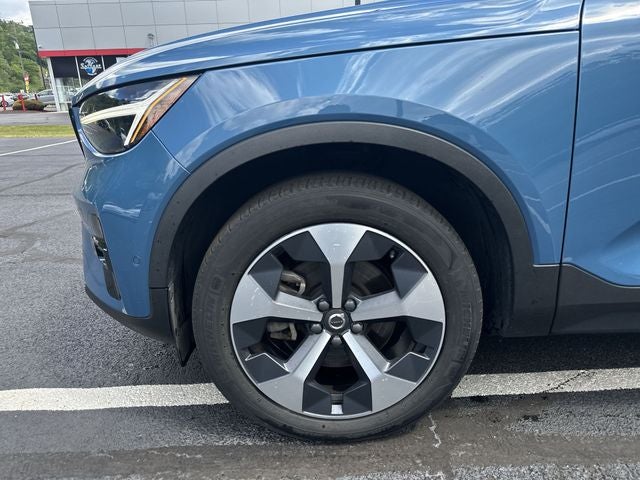 2023 Volvo XC40 B5 Plus Dark Theme