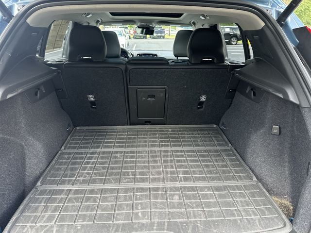 2023 Volvo XC40 B5 Plus Dark Theme