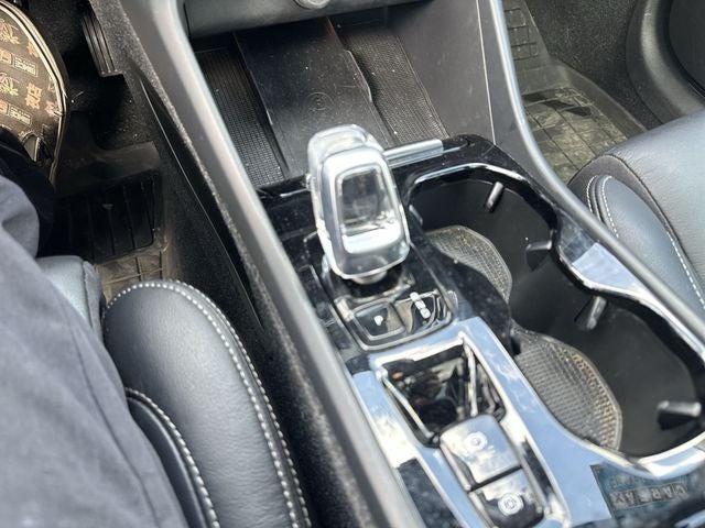 2023 Volvo XC40 B5 Plus Dark Theme