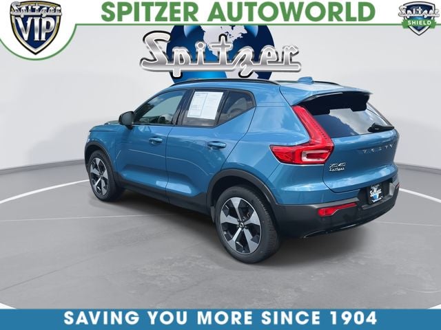 2023 Volvo XC40 B5 Plus Dark Theme