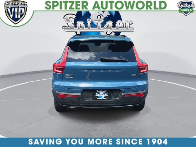 2023 Volvo XC40 B5 Plus Dark Theme