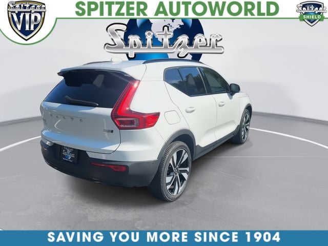 2023 Volvo XC40 B5 Plus Dark Theme
