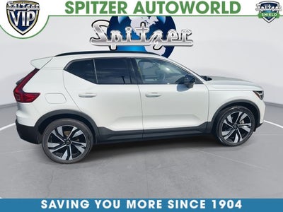 2023 Volvo XC40 B5 Plus Dark Theme