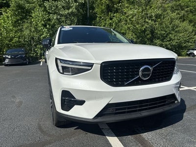2023 Volvo XC40 B5 Plus Dark Theme