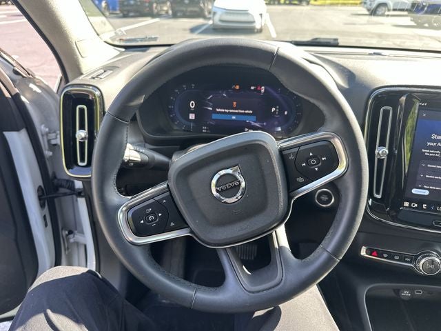 2023 Volvo XC40 B5 Plus Dark Theme