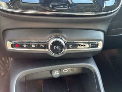2023 Volvo XC40 B5 Plus Dark Theme