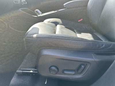 2023 Volvo XC40 B5 Plus Dark Theme