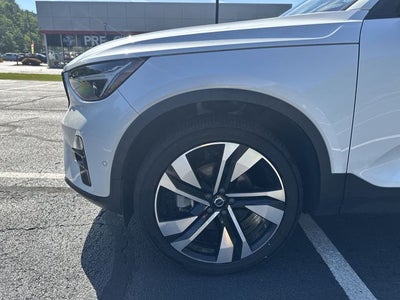 2023 Volvo XC40 B5 Plus Dark Theme