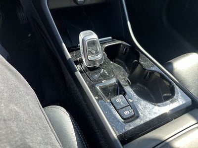 2023 Volvo XC40 B5 Plus Dark Theme
