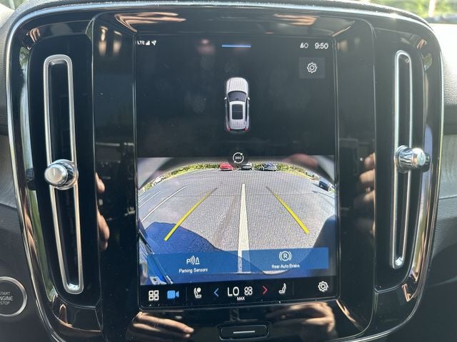 2023 Volvo XC40 B5 Plus Dark Theme