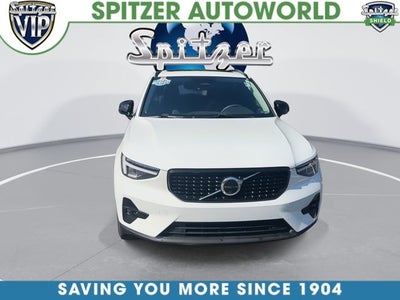 2023 Volvo XC40 B5 Plus Dark Theme