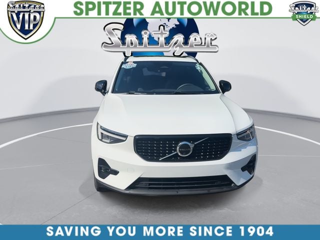 2023 Volvo XC40 B5 Plus Dark Theme