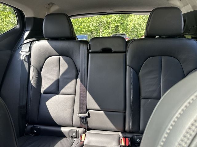 2023 Volvo XC40 B5 Plus Dark Theme