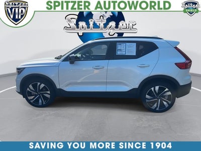 2023 Volvo XC40 B5 Plus Dark Theme