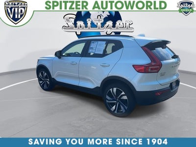 2023 Volvo XC40 B5 Plus Dark Theme