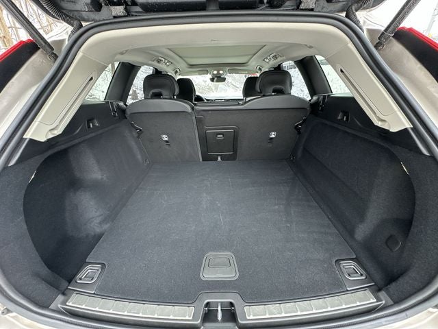 2025 Volvo XC60 B5 Plus