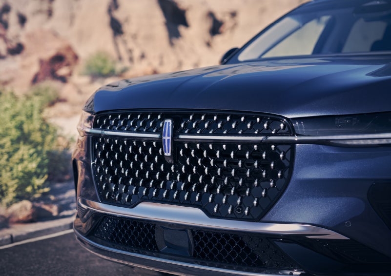 The stylish grille of a 2024 Lincoln Nautilus® SUV sparkles in the sunlight. | Spitzer Lincoln DuBois in Du Bois PA